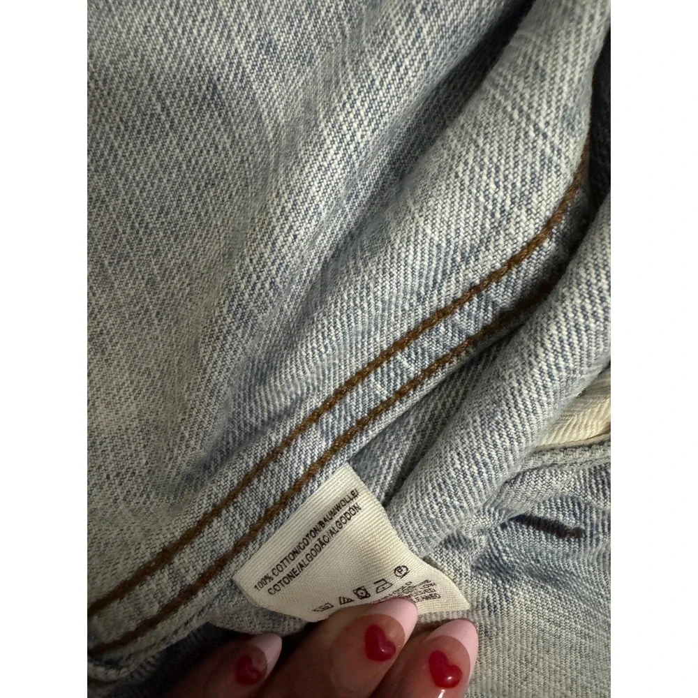 Free People Light Wash Distressed Denim Trucker Jacket XS S Oversized Cotton j1 - Picture 5 of 7